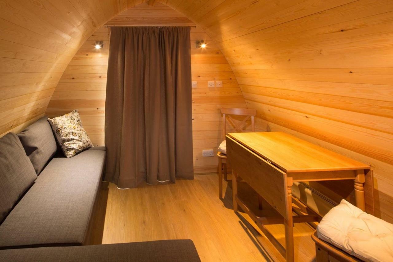 Buttercup Glamping Pod Hotel Cheltenham Exterior foto