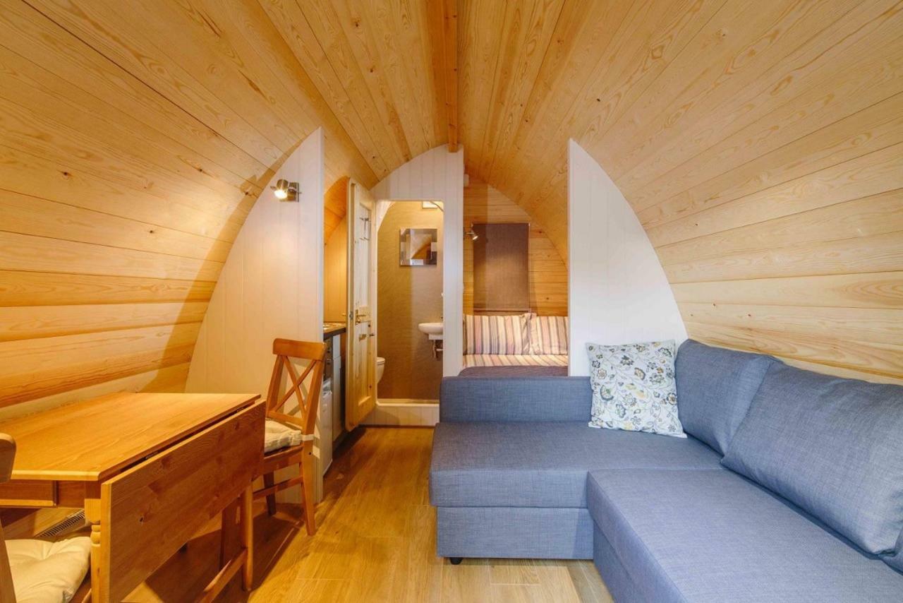Buttercup Glamping Pod Hotel Cheltenham Exterior foto