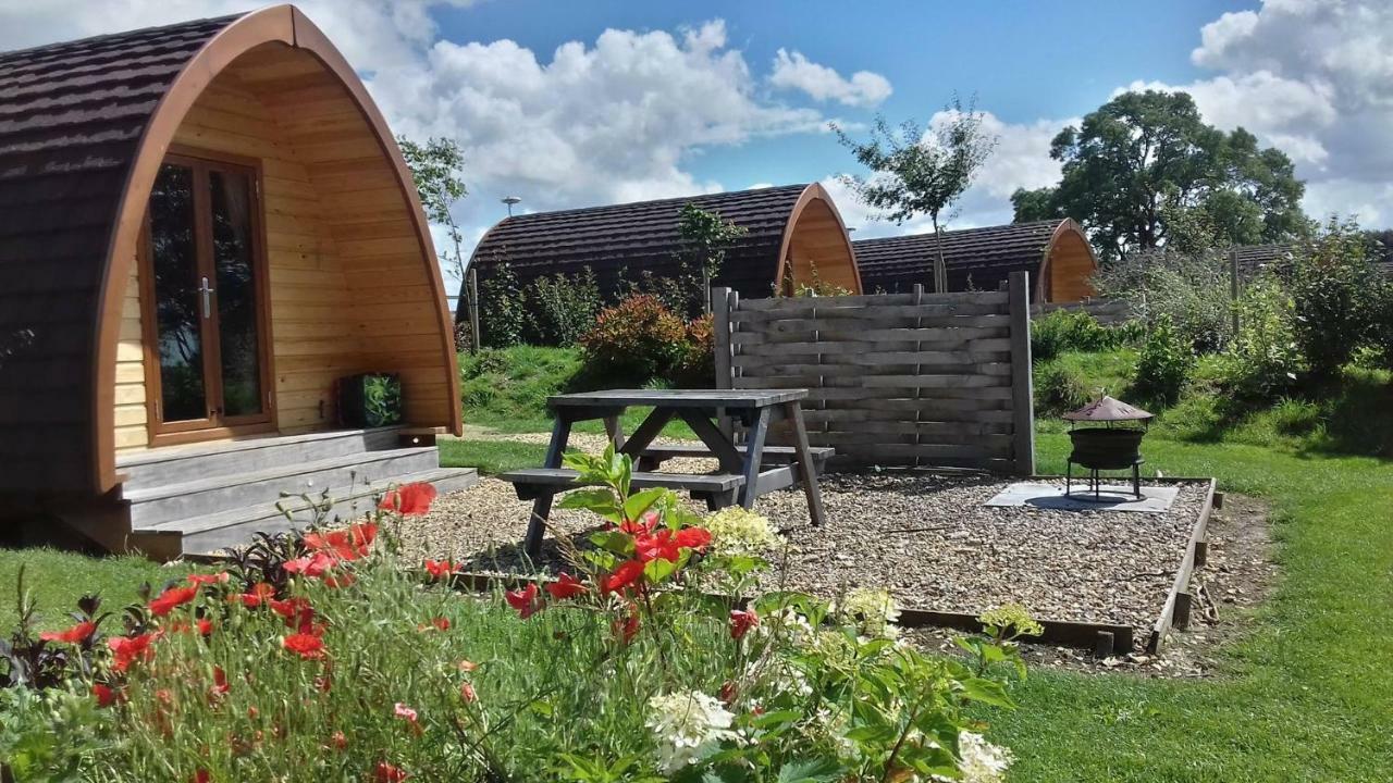 Buttercup Glamping Pod Hotel Cheltenham Exterior foto